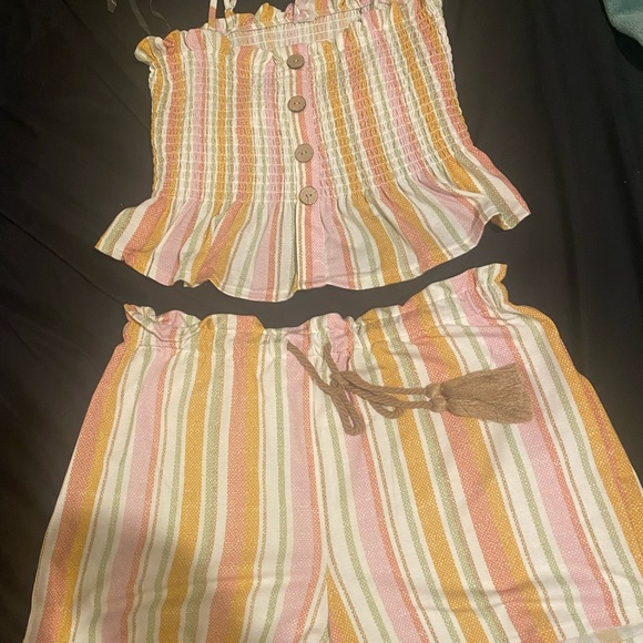 Color - Picture 2 of 2